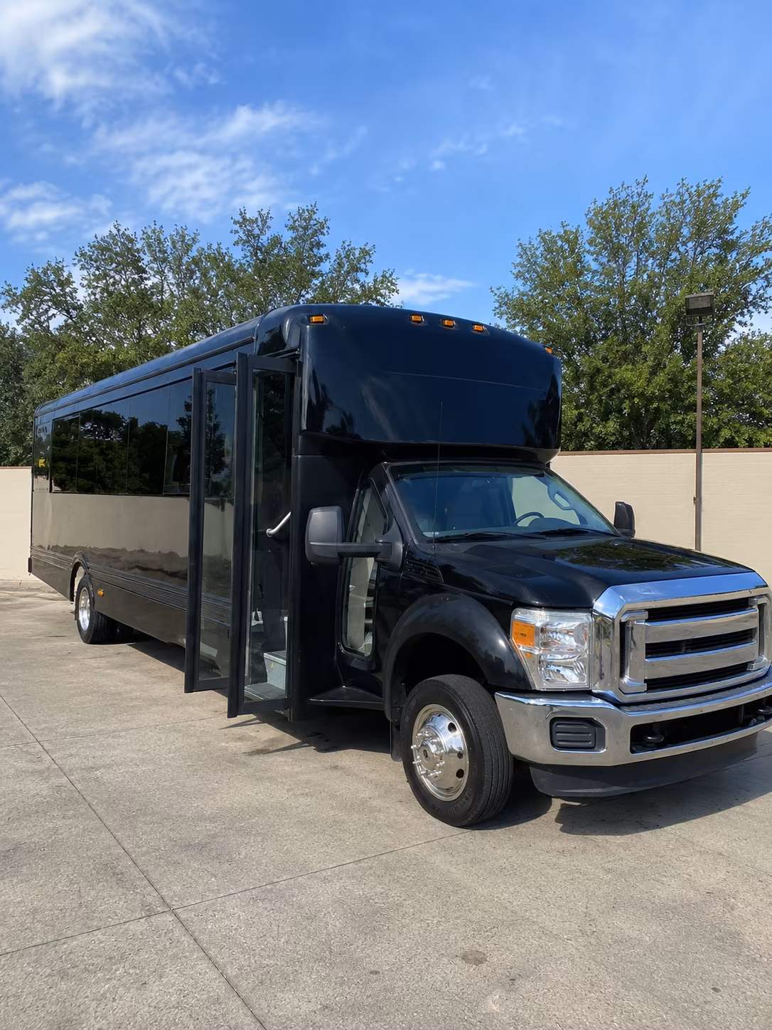 chicopee 20 passenger party bus
