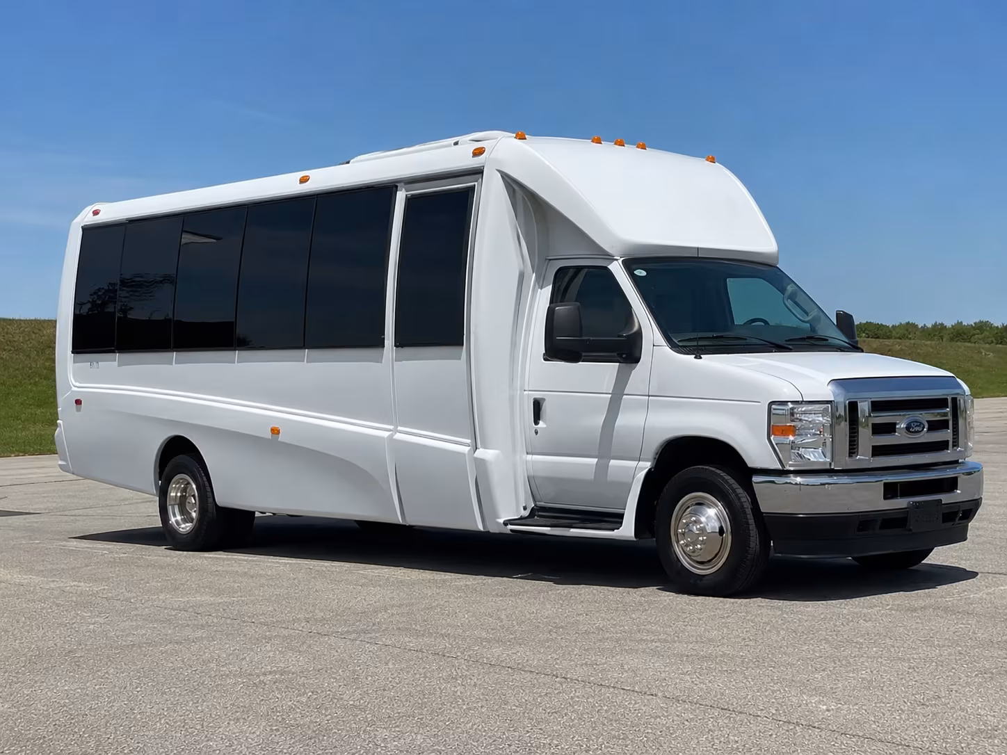chicopee quinceanera sweet 16 party bus rental